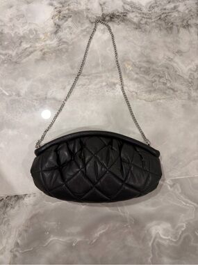 NUNOO leather shoulder bag.